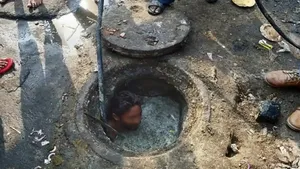 Delhi HC Seeks Delhi Govt, DJB Response on Regularisation of Sewer Workers and ₹1 Crore Compensation Plea